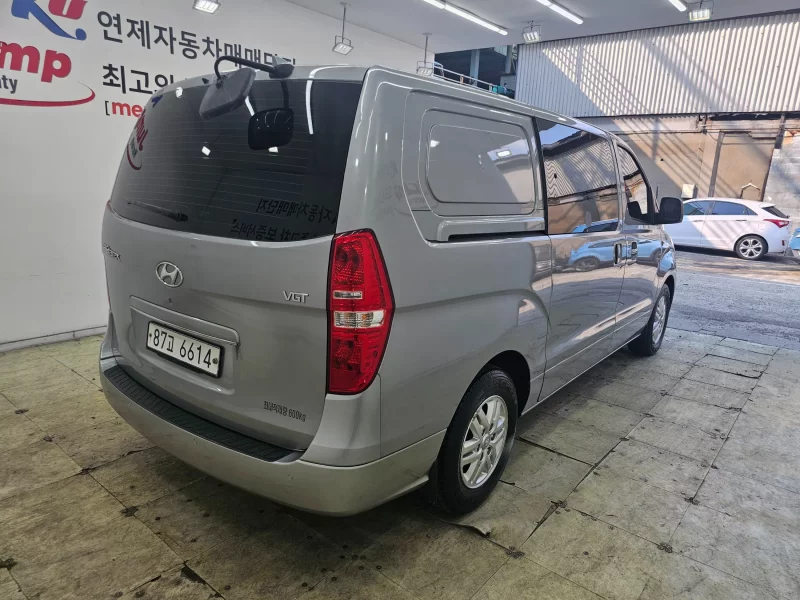 Hyundai Starex