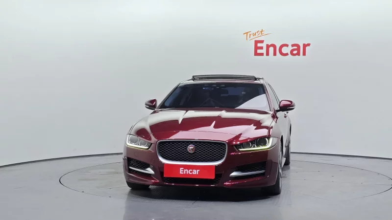 Jaguar XE