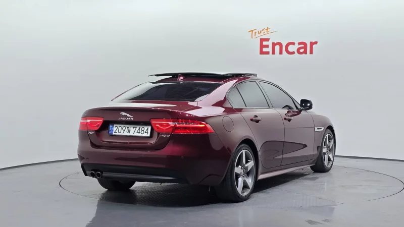 Jaguar XE