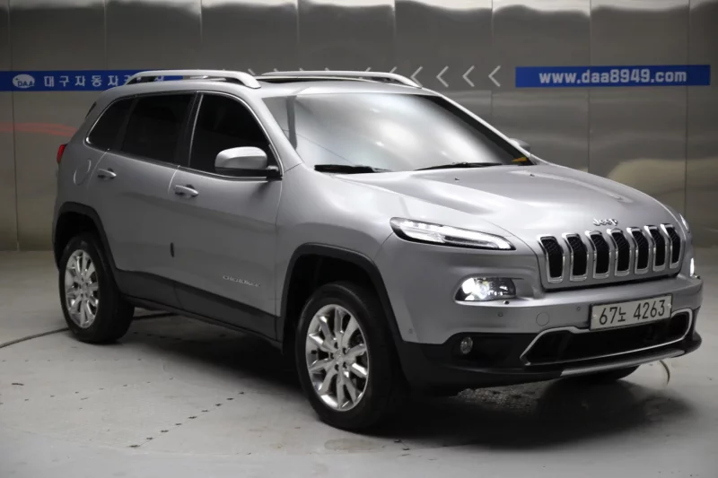 Jeep CHEROKEE
