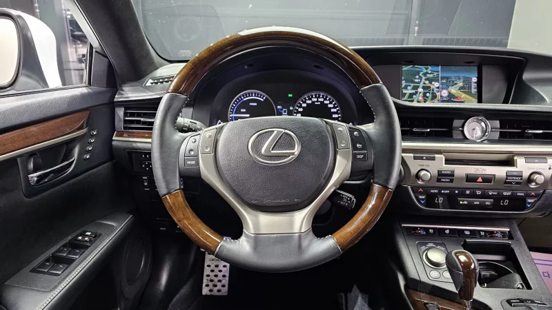Lexus ES