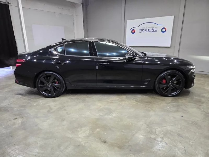 Genesis G70