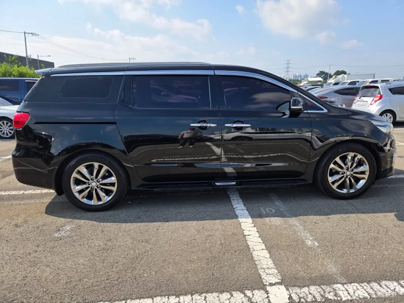 Kia Carnival