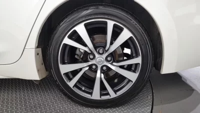 Nissan MAXIMA