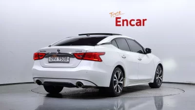 Nissan MAXIMA