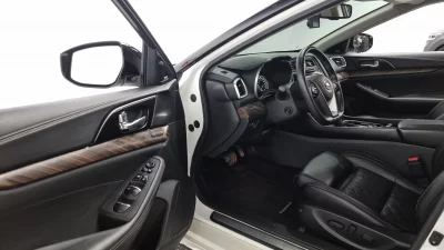 Nissan MAXIMA