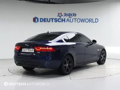 Jaguar XE