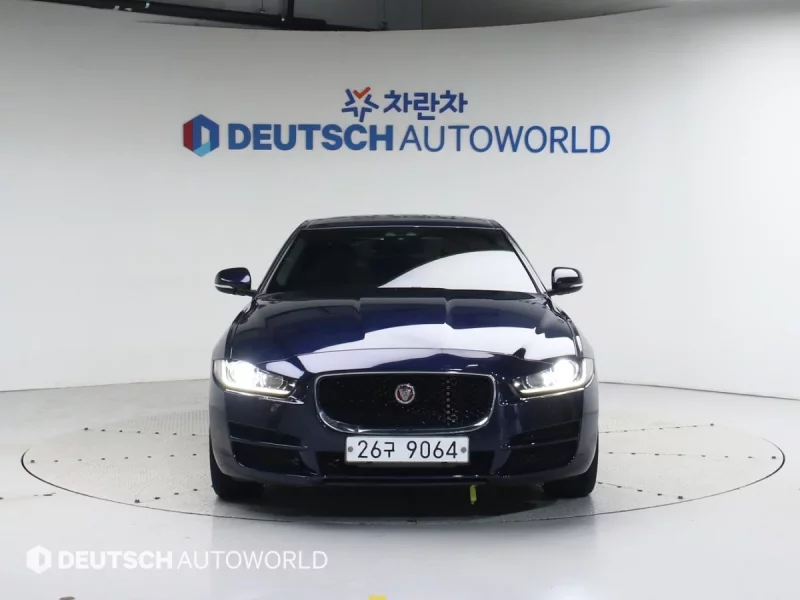 Jaguar XE