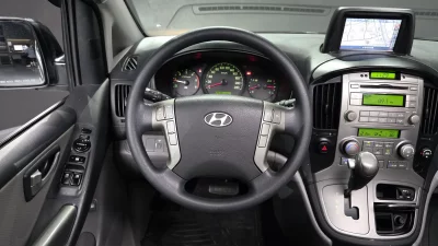 Hyundai Starex