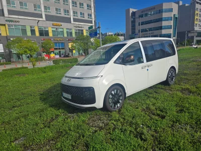 Hyundai Staria