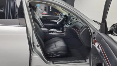 Infiniti Q70