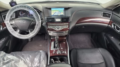 Infiniti Q70