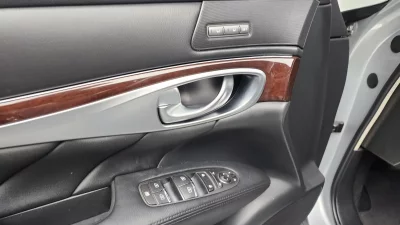 Infiniti Q70
