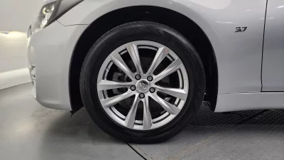 Infiniti Q70