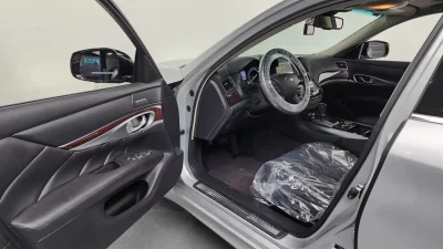 Infiniti Q70
