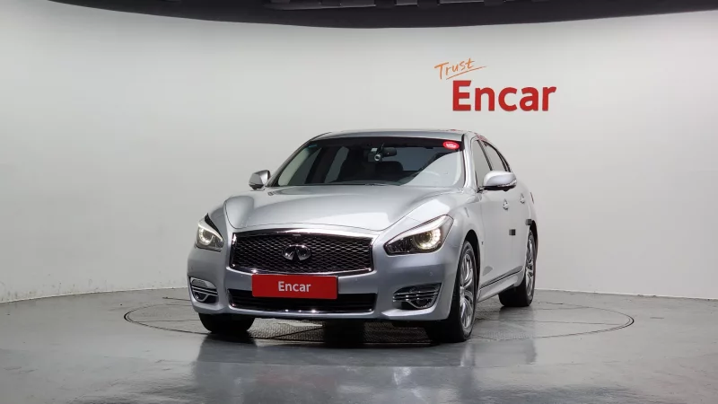 Infiniti Q70