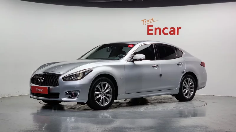 Infiniti Q70