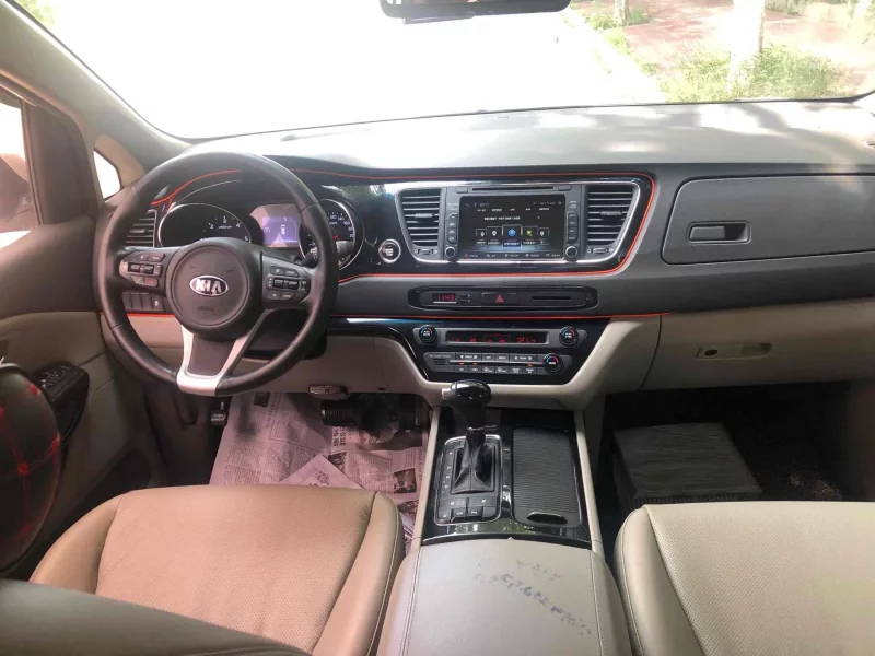 Kia Carnival