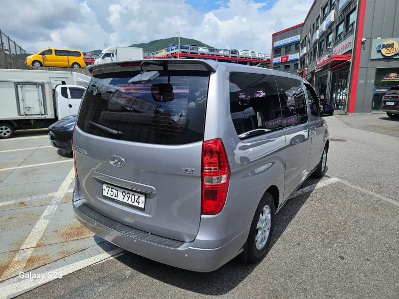 Hyundai Starex