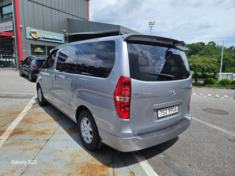 Hyundai Starex