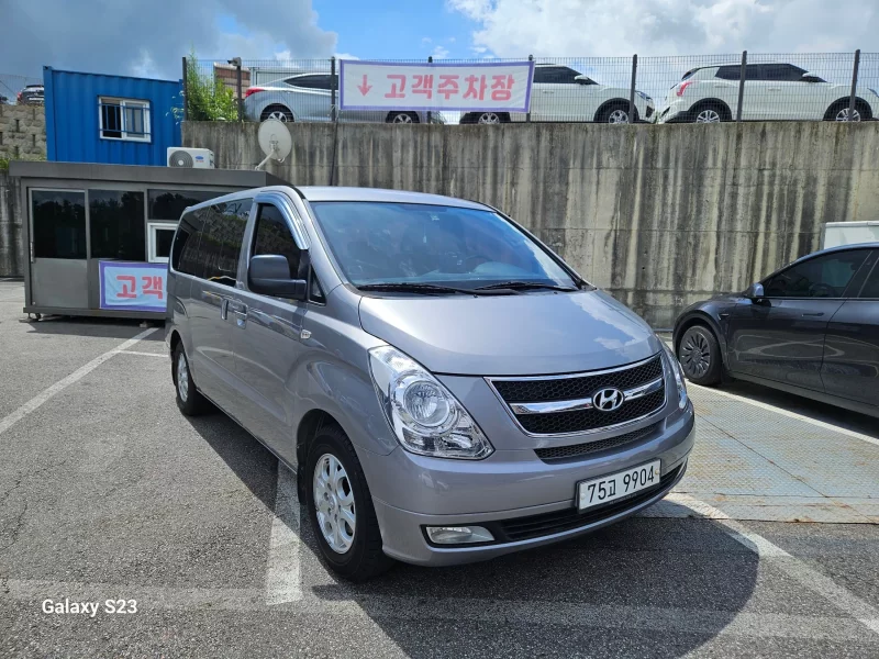 Hyundai Starex