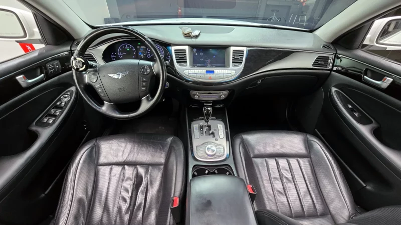 Hyundai Genesis