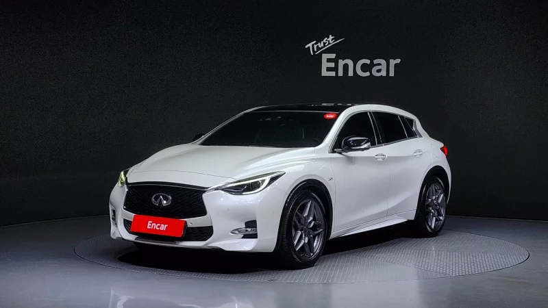 Infiniti Q30