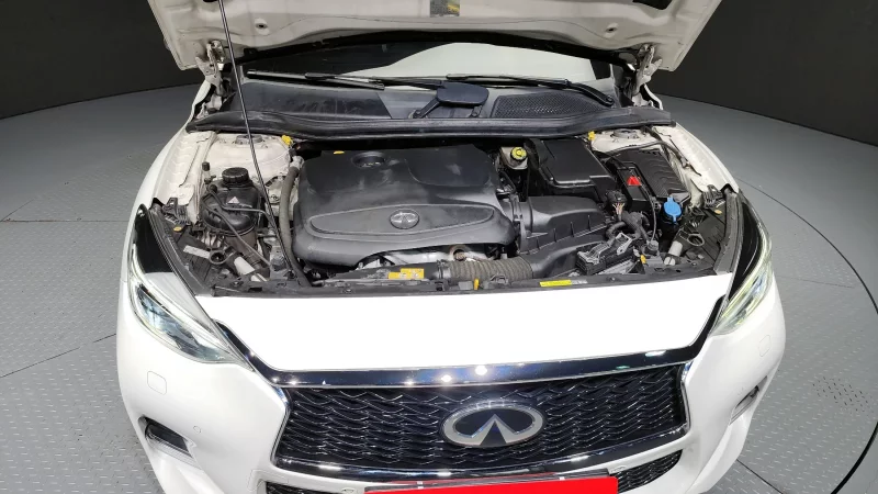 Infiniti Q30