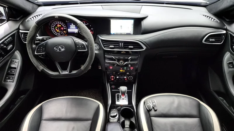 Infiniti Q30
