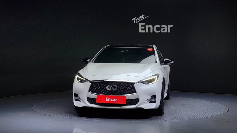 Infiniti Q30