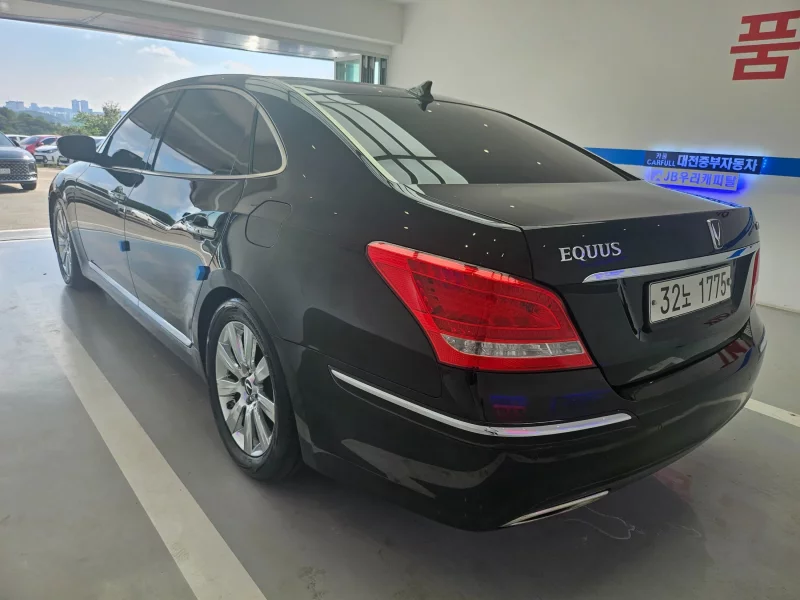 Hyundai Equus