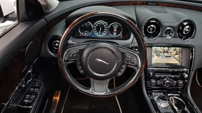 Jaguar XJ