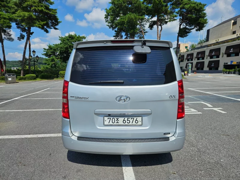 Hyundai Starex