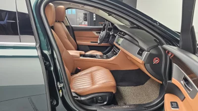 Jaguar XF