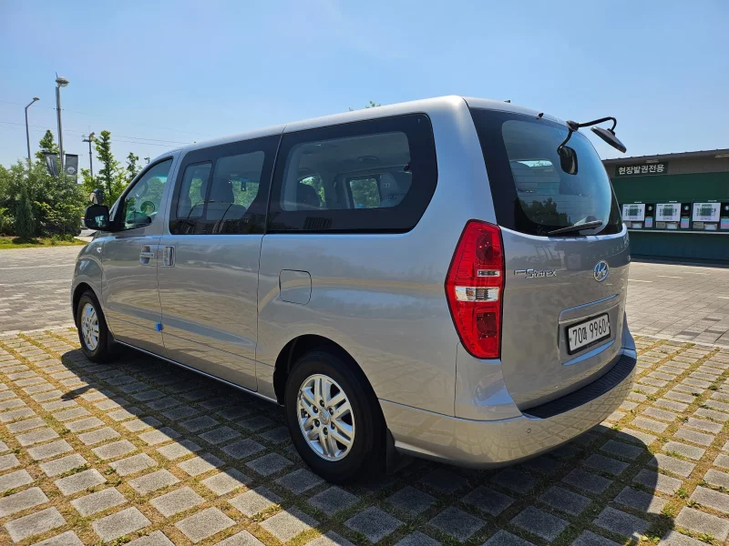 Hyundai Starex