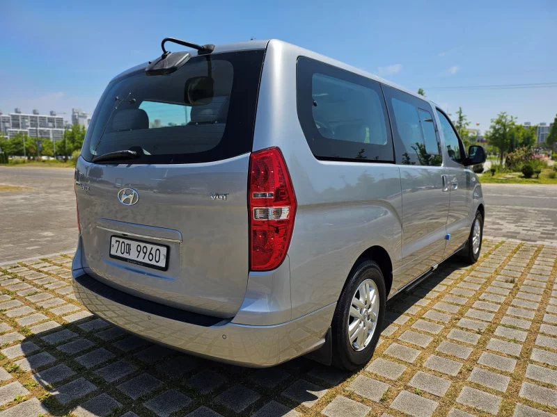 Hyundai Starex