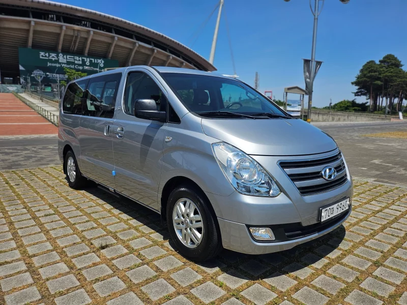 Hyundai Starex