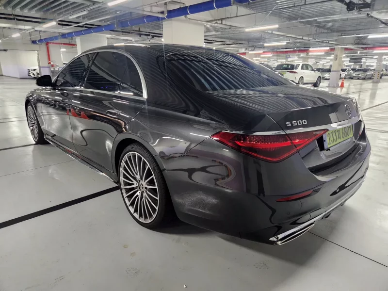 Mercedes-Benz S-Class