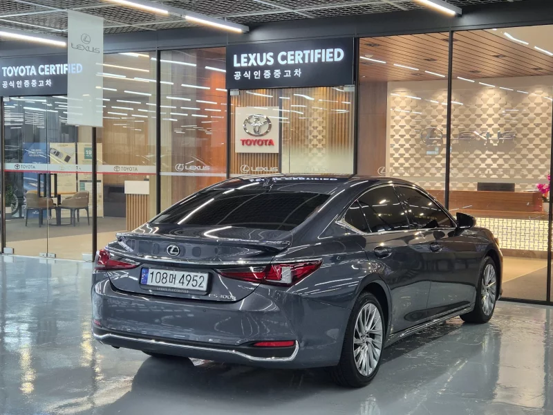 Lexus ES