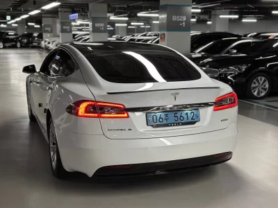 Tesla MODEL S