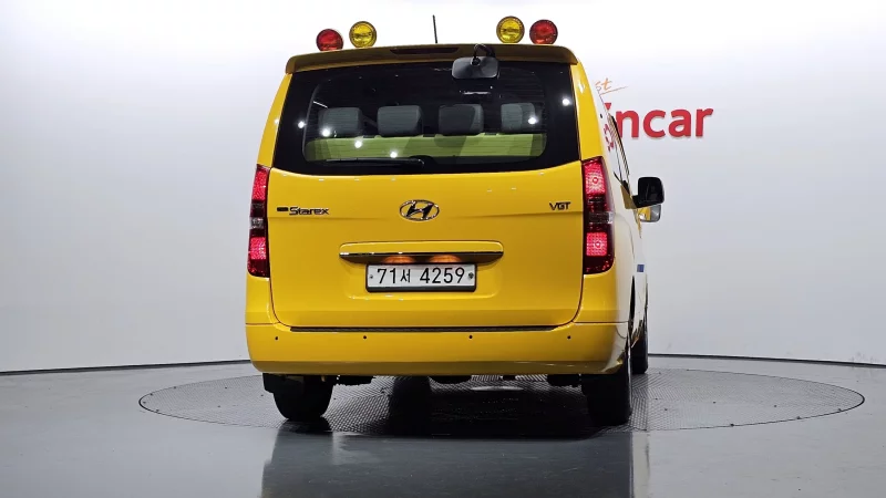 Hyundai Starex