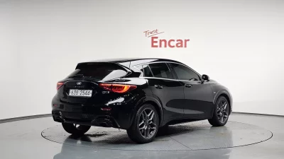 Infiniti Q30