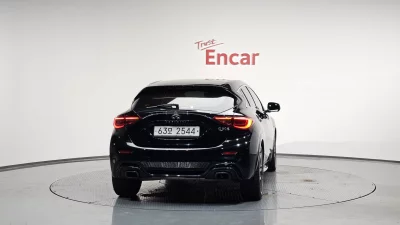 Infiniti Q30