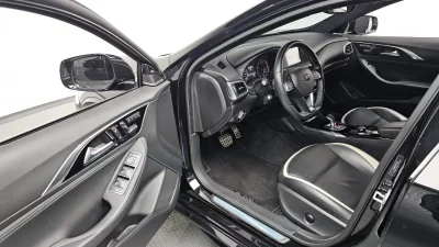 Infiniti Q30