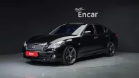 Infiniti M