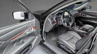 Infiniti M