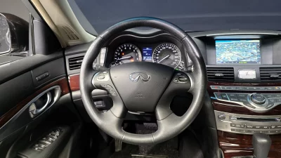 Infiniti M