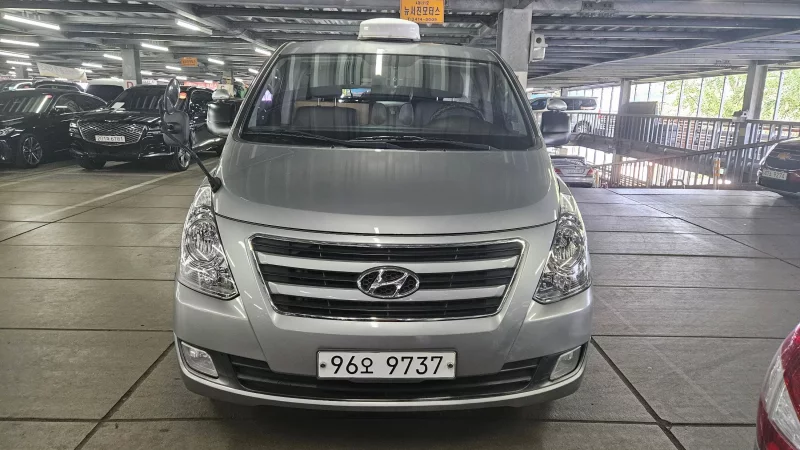 Hyundai Starex