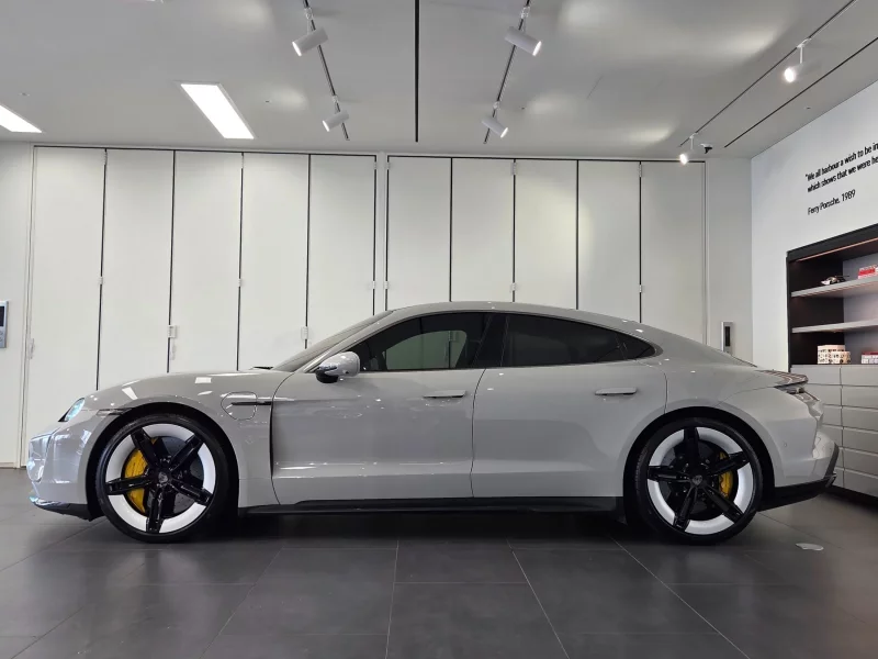 Porsche TAYCAN