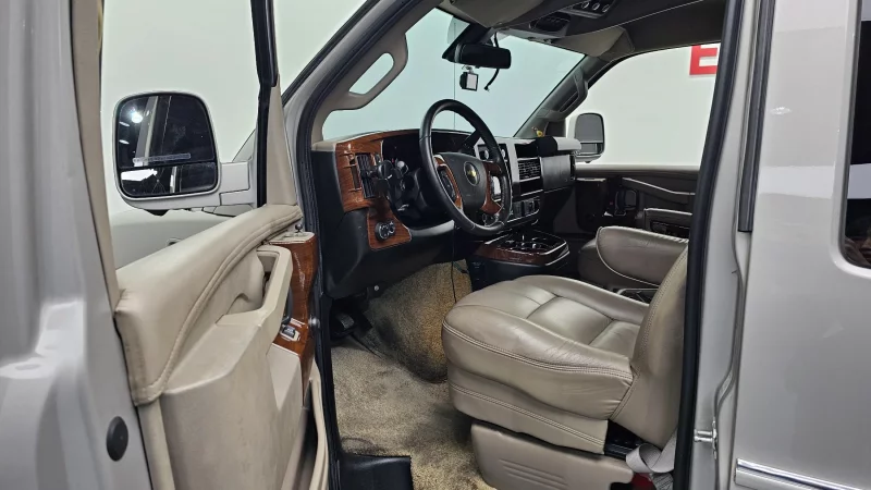 Chevrolet Express Van